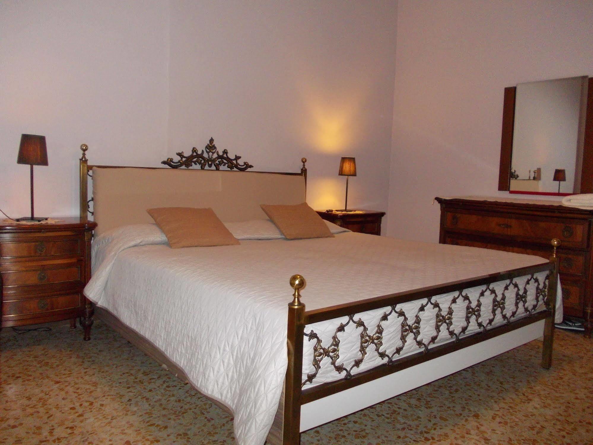 Big Brother Bed & Rooms Treviso Eksteriør billede